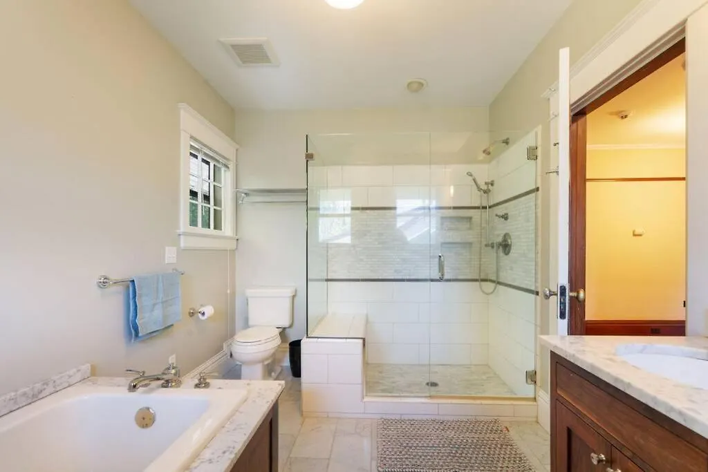 Holiday home Stylish 4Br Belmont Haven With Saltwater Hot Tub Villa Portland United States