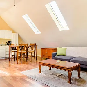 Holiday home Urban Lodge, Quiet, Walkable, Near
